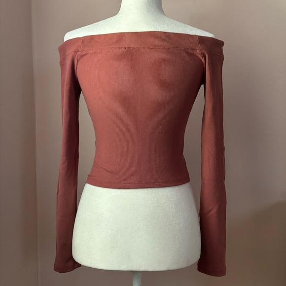 Abercrombie A&F Off-the-Shoulder Button Up Top - Picture 3 of 5